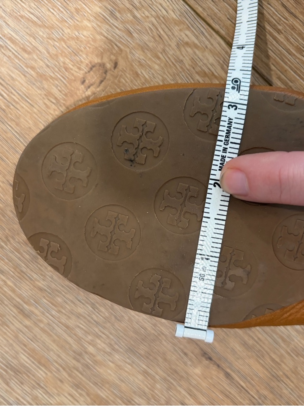 Tory Burch Reva Ballet Flats Tan Leather Gold Logo Size 7.5 - Picture 9 of 10